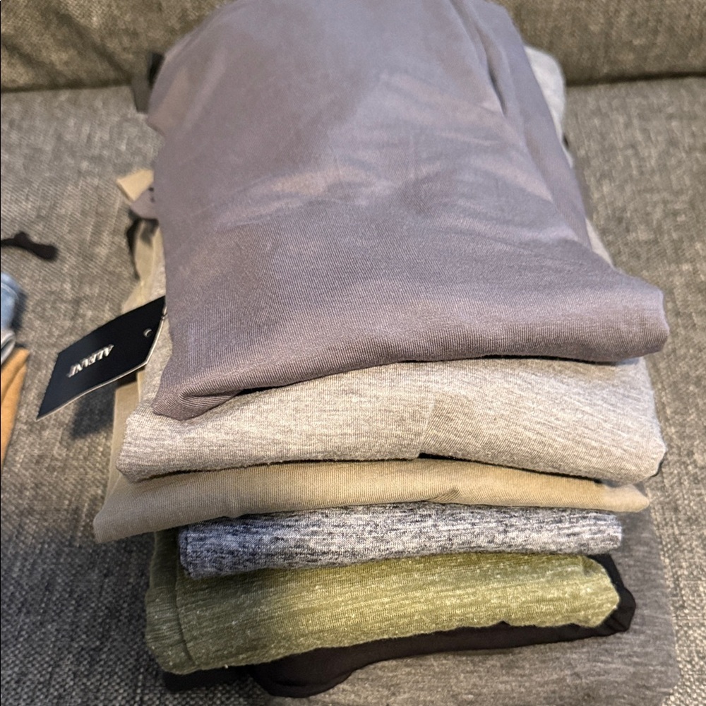BUNDLE - 8 short sleeve tops